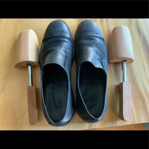 Slick causal Donald J Pilner shoes